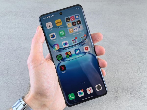 What Are the Pros and Cons of Smartphone Usage in Modern Computing?